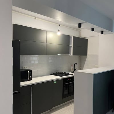 Alquiler de un cómodo apartamento amueblado de 2 habitaciones, 55 m², Constanța, Rumanía